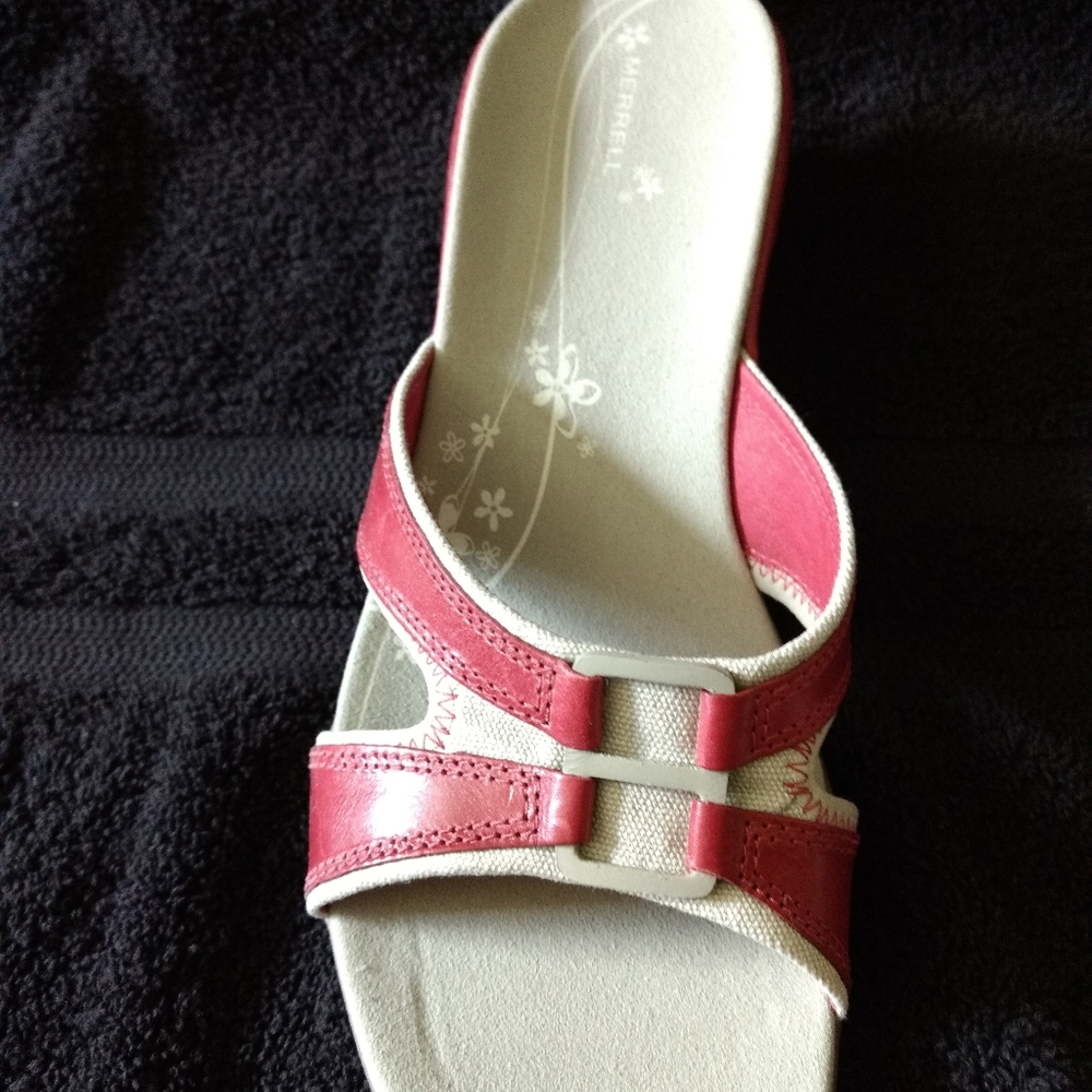 *Merrell Red Sandals* - Picture 10 of 10